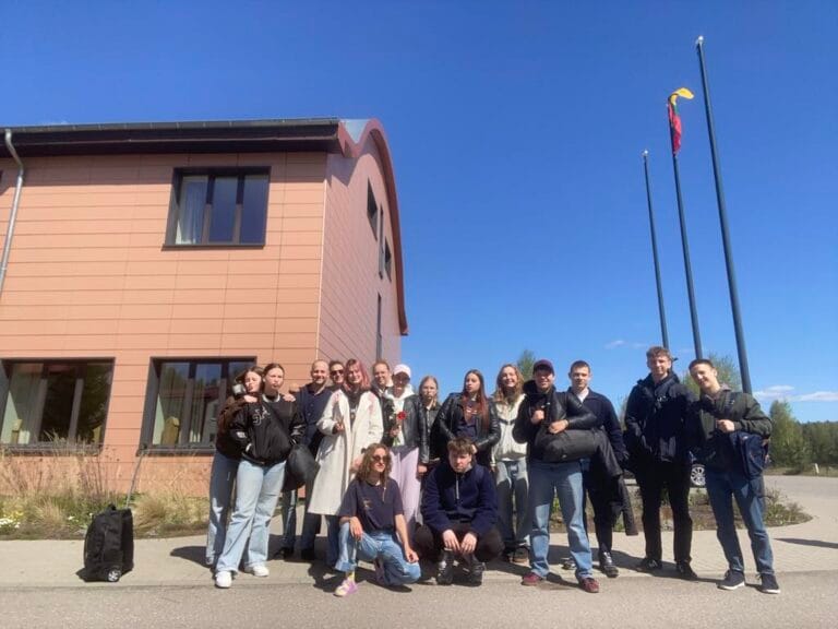 6a2c82a6-f346-45d8-9594-aa495b01b224